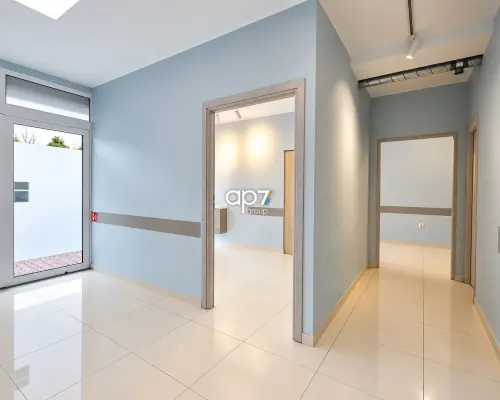 DO WYNAJĘCIA LOKAL UŻYTKOWY  DZIELNICY BRONOWICE MAŁE.   Przedmiotem oferty jest lokal użytkowy ok 35 m² w stanie dewelopersk