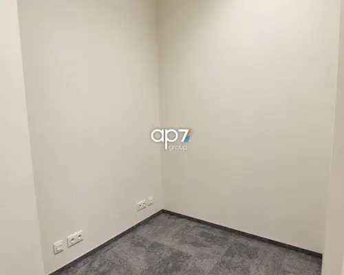 Przestronny lokal biurowy na parterze