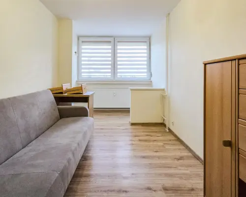 WYNAJEM/ 2 POKOJE/ 3 PIĘTRO/ ŻARÓW