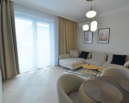 DO WYNAJĘCIA 3 pokoje balkon, klima PIERWSZY NAJEM