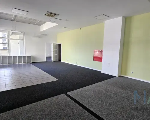 Przestrzeń usługowa świetna na fitness klub sportowy, catering. Tramwaj obok