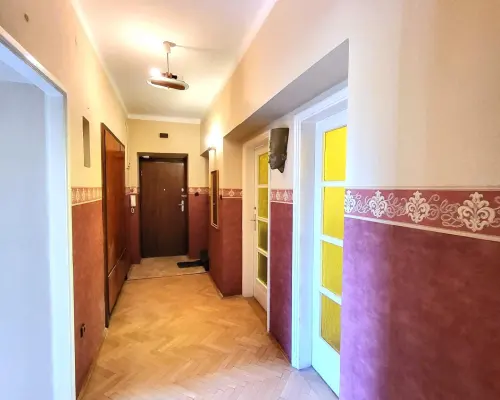 Przestronne rozkładowe mieszkanie trzypokojowe przy reprezentacyjnej ulicy Królewskiej
