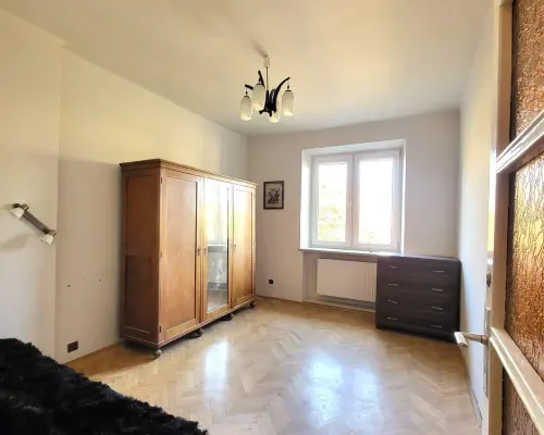 Przestronne rozkładowe mieszkanie trzypokojowe przy reprezentacyjnej ulicy Królewskiej