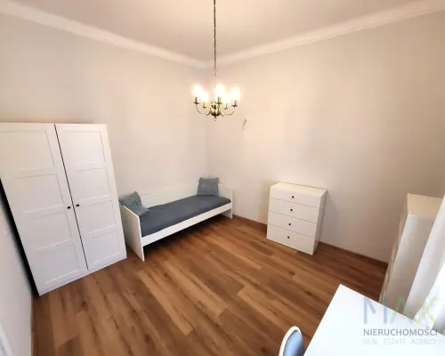 Bezczynszowa kawalerka z nowymi meblami blisko Rynku