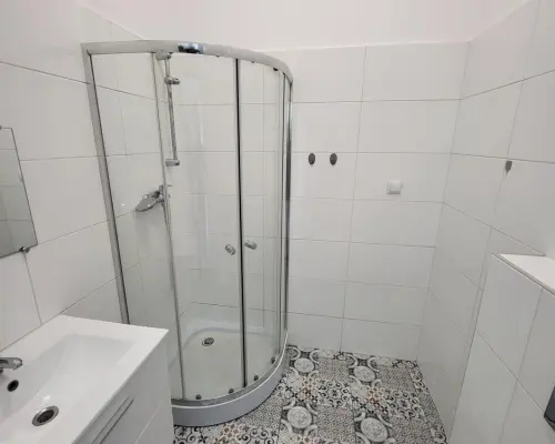 Bezczynszowa kawalerka z ogrzewaniem miejskim w centrum Kazimierza