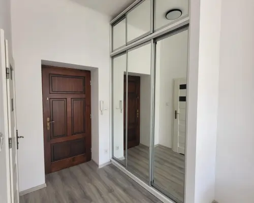 Bezczynszowa kawalerka z ogrzewaniem miejskim w centrum Kazimierza