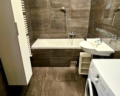 Zaciszne 2 pokoje z balkonem przy Karmelickiej