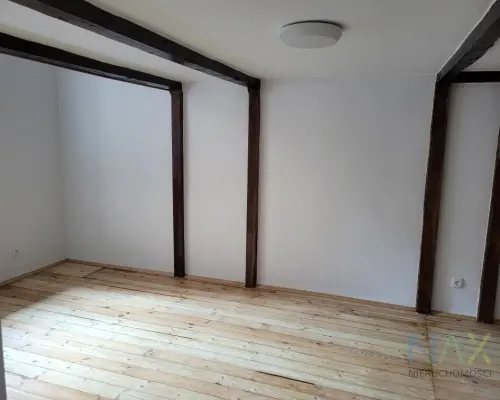 Do wynajęcia mieszkanie o powierzchni 32m2 zlokalizowane na II piętrze zadbanej kamienicy przy ul. Brzozowej na Kazimierzu.Weśc