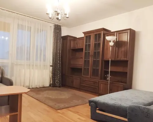 Do wynajęcia rozkładowe mieszkanie zlokalizowane na III piętrze w bloku przy ul. RadzikowskiegoMieszkanie składa się z trzech n