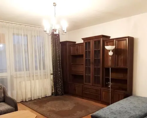 Do wynajęcia rozkładowe mieszkanie zlokalizowane na III piętrze w bloku przy ul. RadzikowskiegoMieszkanie składa się z trzech n