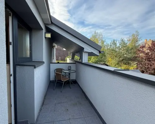 Niezależne mieszkanie w domu os.Obrońców Pokoju