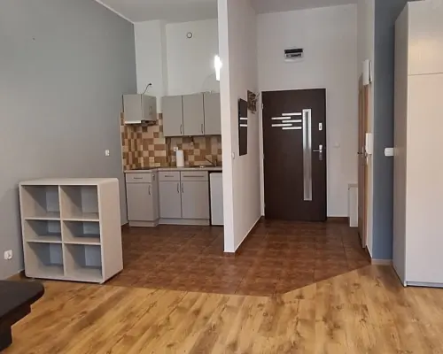 WOMBAT NIERUCHOMOŚCI  prezentuje na sprzedaż   Przestronne STUDIO   ( albo 2 pokojowe mieszkanie!-twoja decyzja! ) o powierzchn