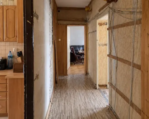 WOMBAT NIERUCHOMOŚCI    prezentuje na sprzedaż przestronne, jasne,  3-pokojowe mieszkanie o powierzchni 78 m², z całkowicie roz
