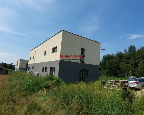 Nowe domy w spokojnej dzielnicy Rybnika.